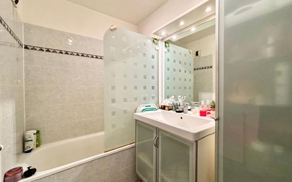 Appartement à vendre    1 pièce • 28 m2 Lyon 3