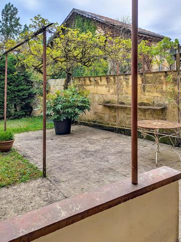 Maison de ville à rénover avec jardin