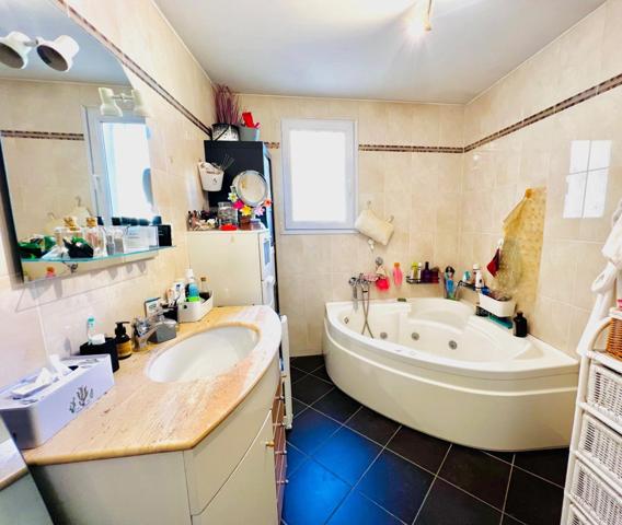 Maison T4 de 142 m2, jardin, piscine, garage