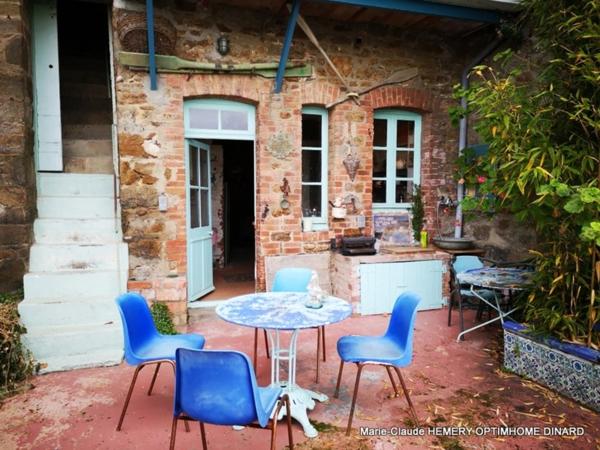 La mer vous fera voir toutes ses couleurs de cette Propriété de 1ère ligne offrant des points de vue exceptionnels