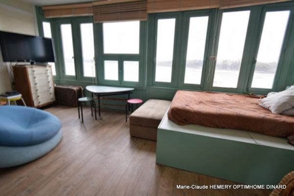 La mer vous fera voir toutes ses couleurs de cette Propriété de 1ère ligne offrant des points de vue exceptionnels