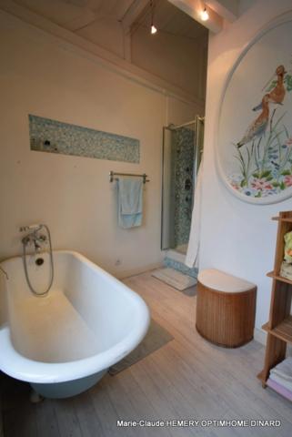 La mer vous fera voir toutes ses couleurs de cette Propriété de 1ère ligne offrant des points de vue exceptionnels