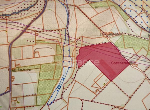 A saisir - 3,32 ha de terrain agricole avec hangar de 200m² - Pont - Aven