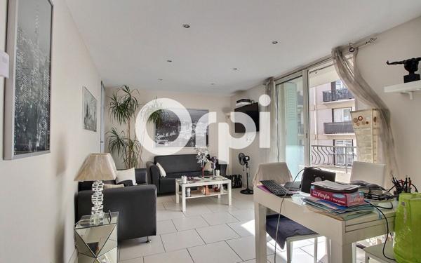 Appartement à vendre    3 pièces • 63,42 m2 Marseille 10