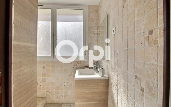 Appartement à vendre    3 pièces • 63,42 m2 Marseille 10