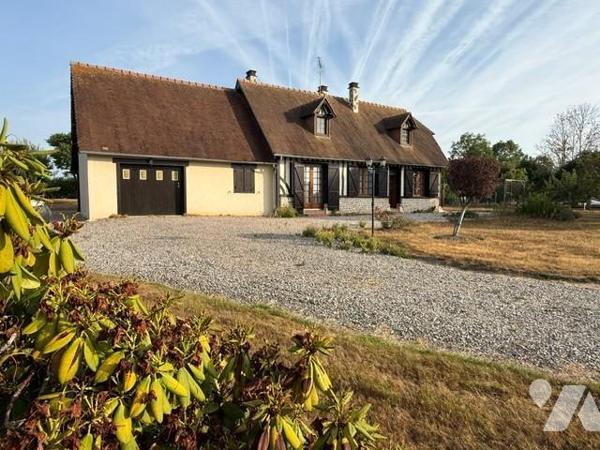 ENTRE ORBEC ET LISIEUX JOLIE MAISON NORMANDE BEL ETAGE A AMENAGER TERRAIN 2145m².