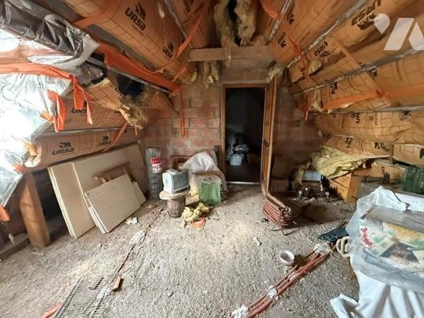 ENTRE ORBEC ET LISIEUX JOLIE MAISON NORMANDE BEL ETAGE A AMENAGER TERRAIN 2145m².