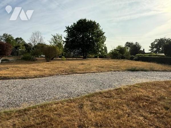ENTRE ORBEC ET LISIEUX JOLIE MAISON NORMANDE BEL ETAGE A AMENAGER TERRAIN 2145m².