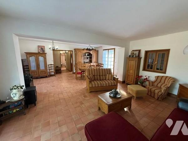 ENTRE ORBEC ET LISIEUX JOLIE MAISON NORMANDE BEL ETAGE A AMENAGER TERRAIN 2145m².