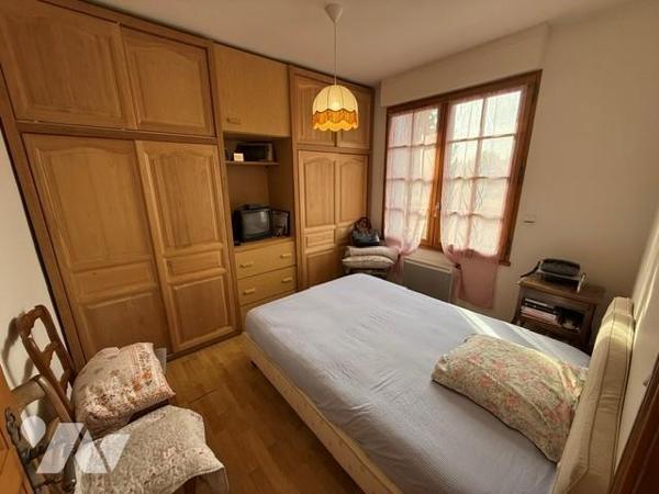 ENTRE ORBEC ET LISIEUX JOLIE MAISON NORMANDE BEL ETAGE A AMENAGER TERRAIN 2145m².