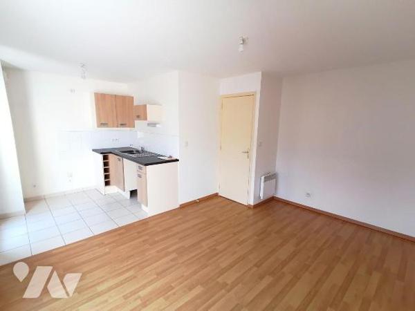 Nouveauté  Étude TRENTE CINQ NOTAIRES !
Idéalement situé à mi-chemin entre le centre historiqu...