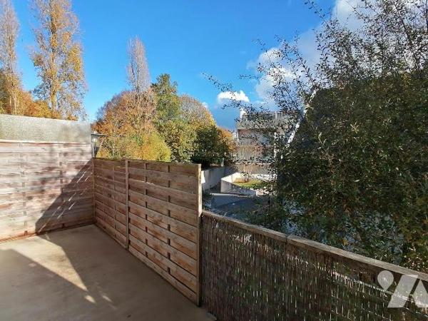 Nouveauté  Étude TRENTE CINQ NOTAIRES !
Idéalement situé à mi-chemin entre le centre historiqu...