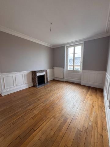 T4 rénové - Hyper-centre d'Orléans - Immeuble bourgeois