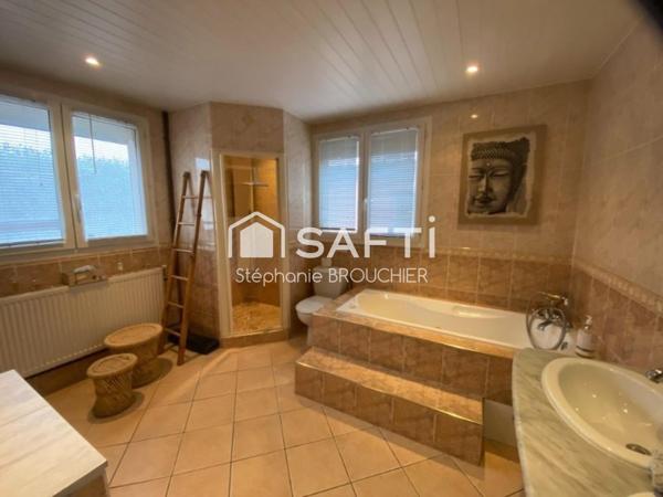 Maison 122 m² piscine et dépendance