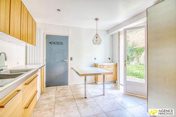 Versailles Notre-Dame Maison ancienne de 5 pièces 113 m² carrez avec jardin de 104 M² €1 200 000 ** - Référence 27648