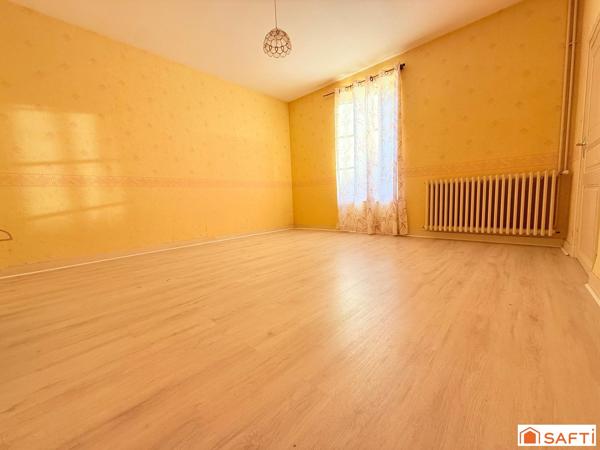 Maison de bourg avec 1290 m2 de Terrain