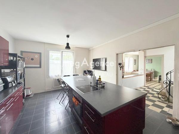 Maison à CHOLET, 49300 - 8 pièces 196m²