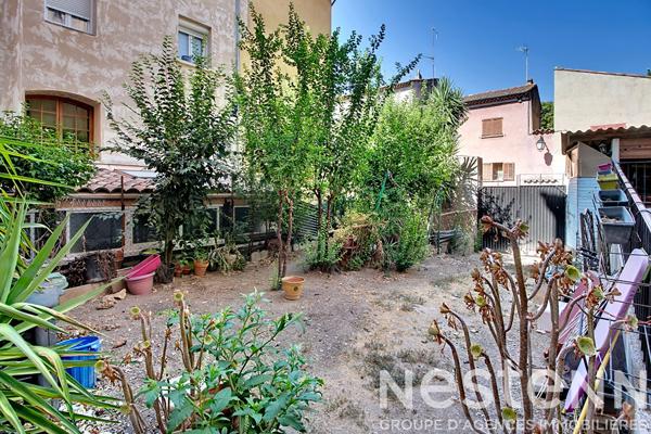 A vendre à LORGUES dans un immeuble familiale 4 lots d' appartements de 159 m² + jardin d'environ 100m2