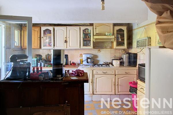 A vendre à LORGUES dans un immeuble familiale 4 lots d' appartements de 159 m² + jardin d'environ 100m2