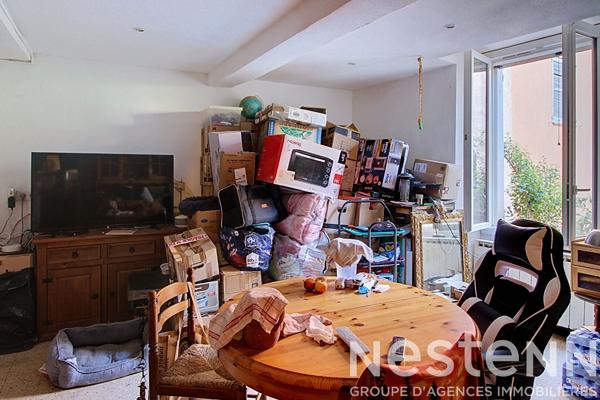 A vendre à LORGUES dans un immeuble familiale 4 lots d' appartements de 159 m² + jardin d'environ 100m2