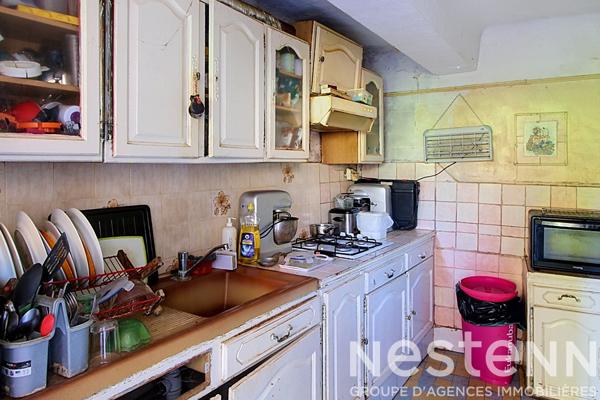 A vendre à LORGUES dans un immeuble familiale 4 lots d' appartements de 159 m² + jardin d'environ 100m2