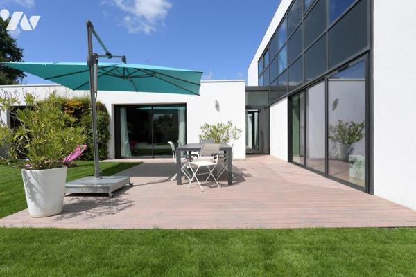 A VENDRE MAISON D'ARCHITECTE VANNES St Guen-200 m2 hab sur 1000 m2 de terrain env