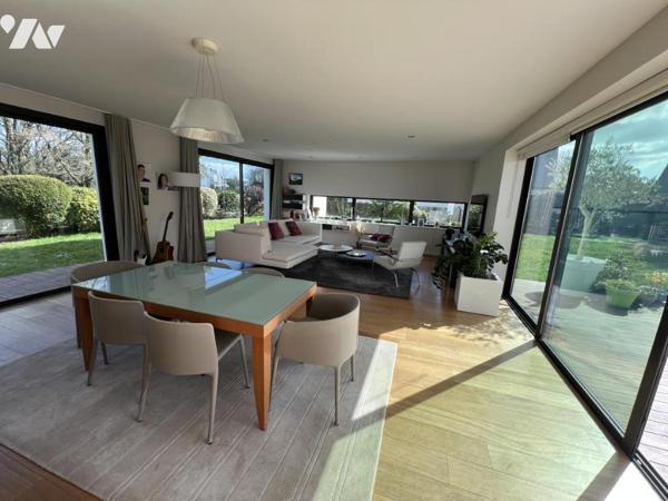 A VENDRE MAISON D'ARCHITECTE VANNES St Guen-200 m2 hab sur 1000 m2 de terrain env