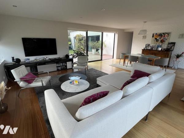 A VENDRE MAISON D'ARCHITECTE VANNES St Guen-200 m2 hab sur 1000 m2 de terrain env