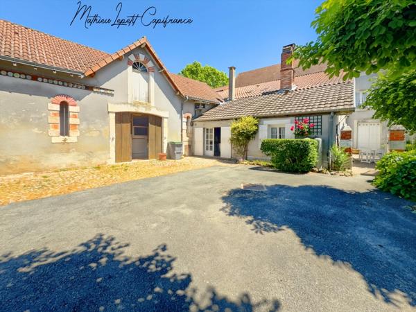 Maison à vendre 11 pièces SAINT PIERRE DE CHIGNAC (24) 280 M² habitables