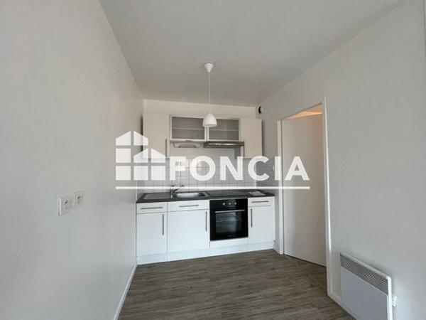 Location Appartement 3 pièces 64 m² - 33 RUE DE LONGUEVILLE Charleville-mezieres 08000