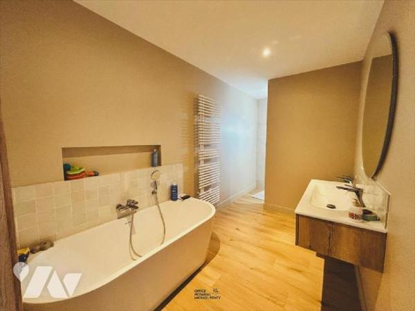 Magnifique maison contemporaine de 2024 ? Élégance scandinave et cadre agréable
Laissez vous sé...