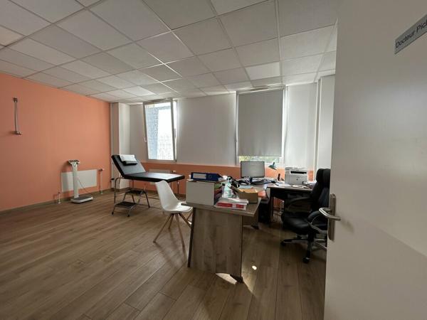 BUREAUX à VENDRE de 123.4 m²