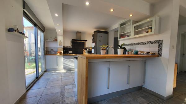 Marignane (13700) VILLA 6 PIECES AVEC PISCINE SUR 693M2 DE TERRAIN