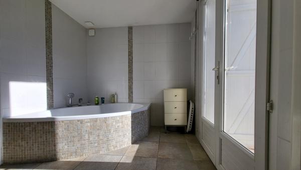 Marignane (13700) VILLA 6 PIECES AVEC PISCINE SUR 693M2 DE TERRAIN