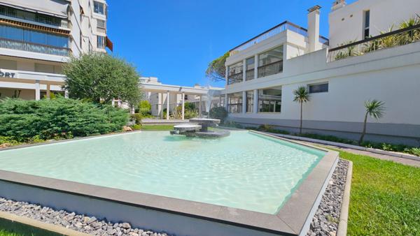 PIED DANS L'EAU - Magnifique 2 pièces Résidence du Port Mandelieu