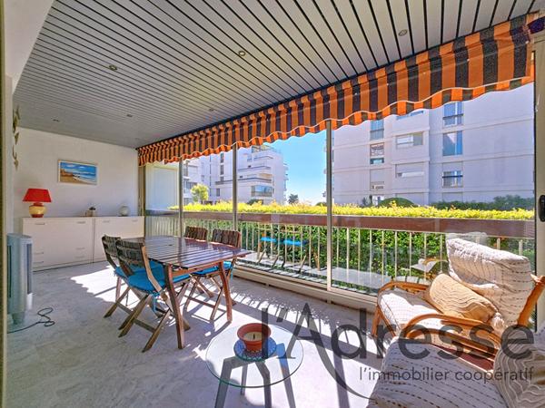 PIED DANS L'EAU - Magnifique 2 pièces Résidence du Port Mandelieu