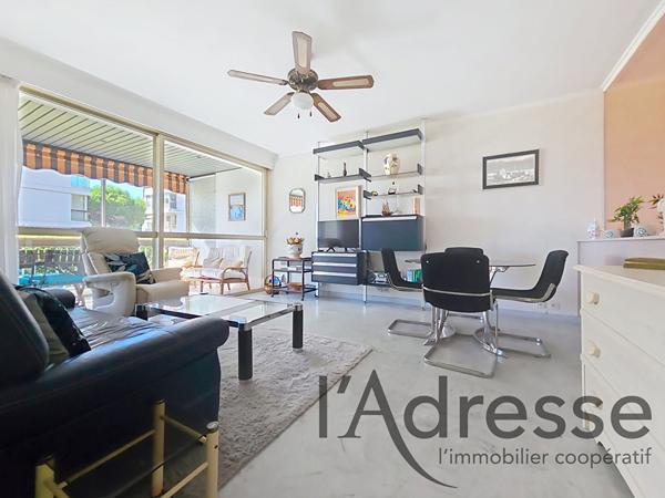 PIED DANS L'EAU - Magnifique 2 pièces Résidence du Port Mandelieu