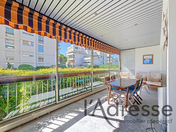 PIED DANS L'EAU - Magnifique 2 pièces Résidence du Port Mandelieu