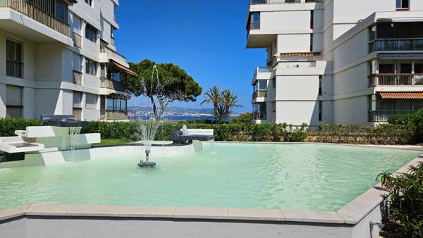PIED DANS L'EAU - Magnifique 2 pièces Résidence du Port Mandelieu