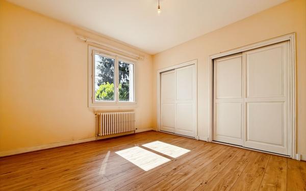 Maison à vendre    8 pièces •  Trélissac