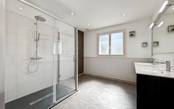 Maison à vendre    8 pièces •  Trélissac