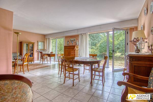 Versailles Clagny Appartement 5 pièces 113 m² rez-de-jardin avec ascenseur, cave et parking et box en sous-sol 610 000 € **  - Référence  28089