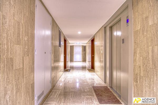 Versailles Clagny Appartement 5 pièces 113 m² rez-de-jardin avec ascenseur, cave et parking et box en sous-sol 610 000 € **  - Référence  28089
