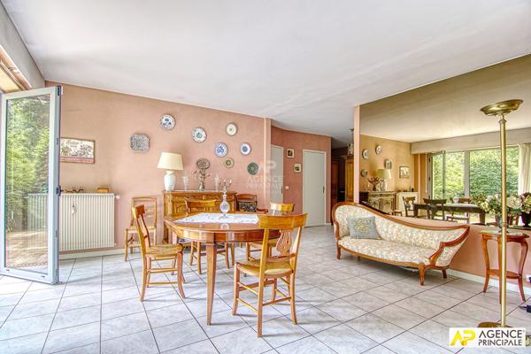 Versailles Clagny Appartement 5 pièces 113 m² rez-de-jardin avec ascenseur, cave et parking et box en sous-sol 610 000 € **  - Référence  28089