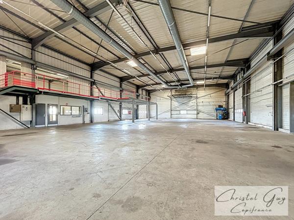 SAINT PATERNE RACAN (37), Bâtiment industriel/artisanal à louer