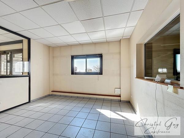 SAINT PATERNE RACAN (37), Bâtiment industriel/artisanal à louer