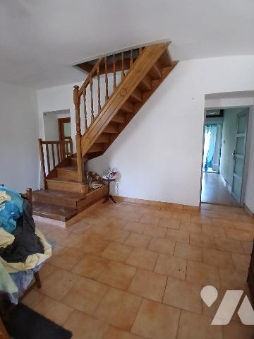 Ensemble immobilier en centre bourg avec terrain et dépendances