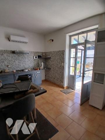 Ensemble immobilier en centre bourg avec terrain et dépendances