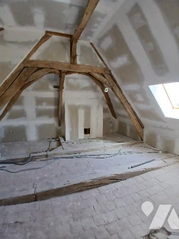 Ensemble immobilier en centre bourg avec terrain et dépendances