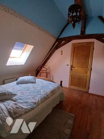 Ensemble immobilier en centre bourg avec terrain et dépendances